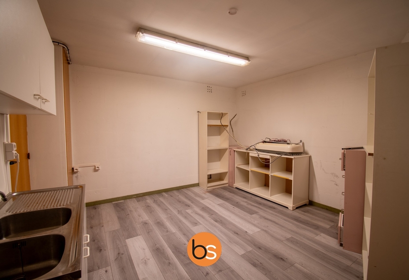 Handelszaak gelegen in het centrum van Sint-Eloois-Winkel