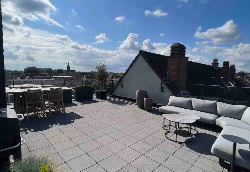 Te koop – Uniek penthouse met uitzonderlijk terras in hartje Kortrijk