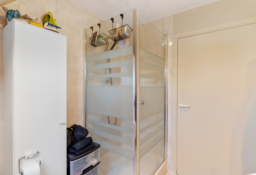 Halfopen woning met zuidwestgerichte tuin in doodlopende straat nabij het centrum van Dadizele