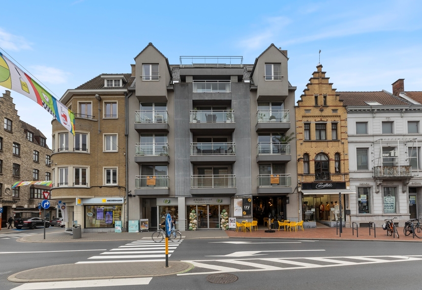 Exclusief villa-appartement met frontaal zicht op de Grote Markt van Roeselare