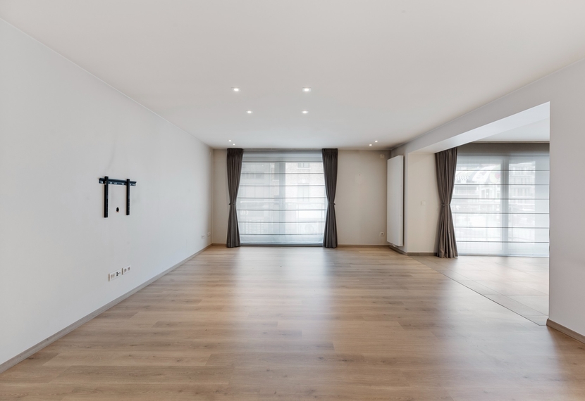 Exclusief villa-appartement met frontaal zicht op de Grote Markt van Roeselare