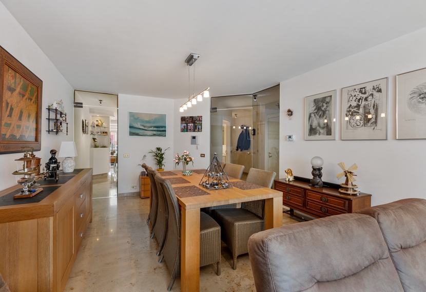 Instapklaar en energiezuinig appartement in hartje Izegem