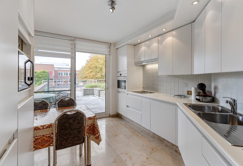 Instapklaar en energiezuinig appartement in hartje Izegem