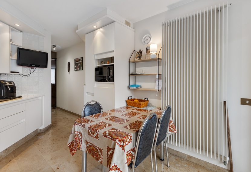 Instapklaar en energiezuinig appartement in hartje Izegem