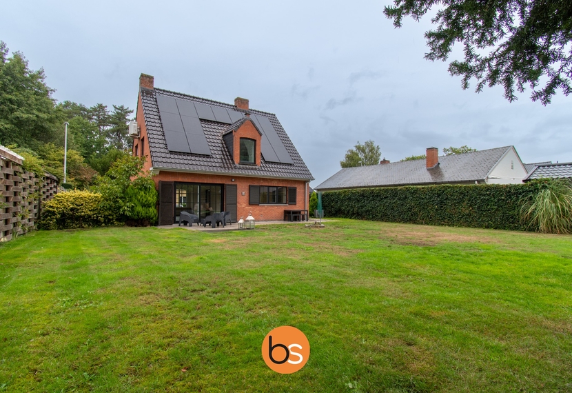 Volledig gerenoveerde alleenstaande villa in rustige woonwijk in Sint-Andries