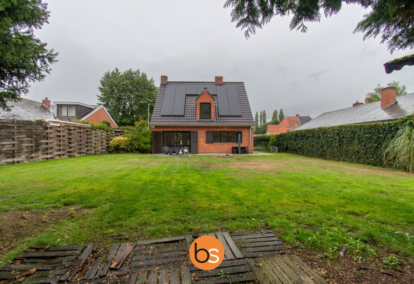 Volledig gerenoveerde alleenstaande villa in rustige woonwijk in Sint-Andries