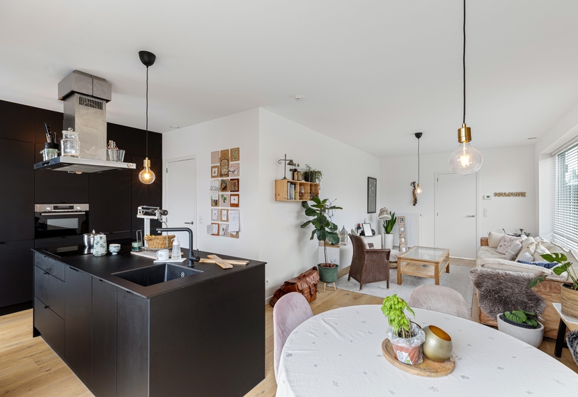 Instapklaar wonen in Rollegem — quasi nieuw, EPC A, zonnepanelen & warmtepomp