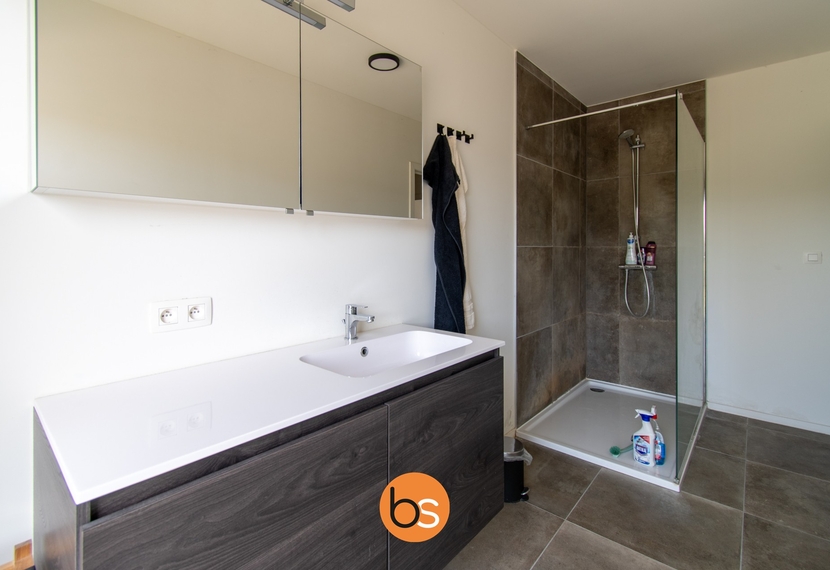 Recente woning met 3 slaapkamers en garage te Hulste