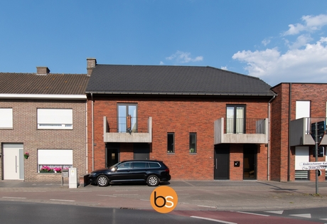 Recente woning in het centrum van Sint-Eloois-Winkel met 4 slaapkamers