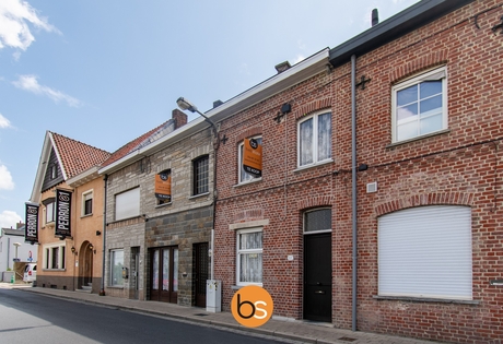 2 te renoveren woningen te koop