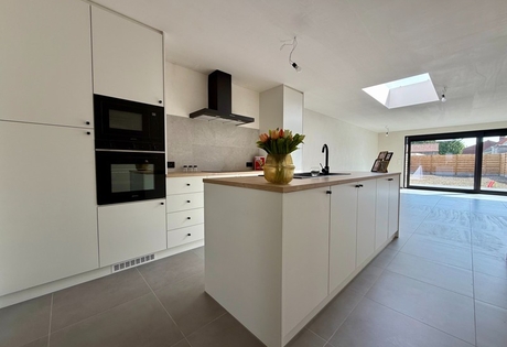 Energiezuinige woning met 4 ruime slaapkamers op centrale ligging te Sint-Eloois-Winkel