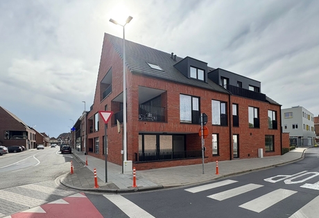 Nieuwbouwappartement met 1 slaapkamer en ruim terras op wandelafstand van het centrum