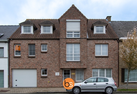 Zeer ruim appartement met 2 slaapkamers, groot terras en garage in Izegem