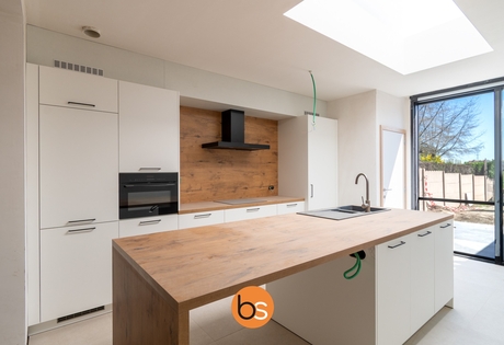 Prachtig volledig gerenoveerde woning met 4 slaapkamers en A-label te huur - Bosmolens