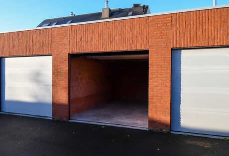 Ruime garage nabij centrum te huur