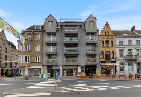Exclusief villa-appartement met frontaal zicht op de Grote Markt van Roeselare