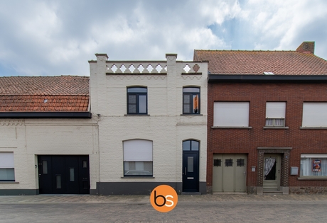 Volledig vernieuwde woning met 3 slaapkamers op centrale ligging in Rollegem-Kapelle
