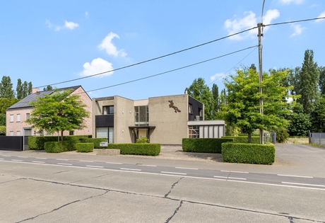 Karaktervolle architectenvilla op een royaal perceel van 1.286 m² getekend door architect Piet Pauwels