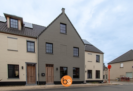 Ruime rijwoning op wandelafstand van het centrum van Desselgem