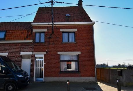 Te renoveren halfopen bebouwing op landelijke ligging in Dadizele