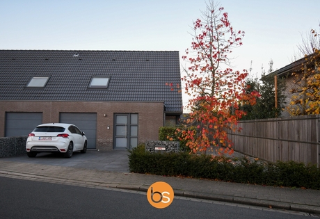 Recente halfopen bebouwing op 467m² in het centrum van Ledegem