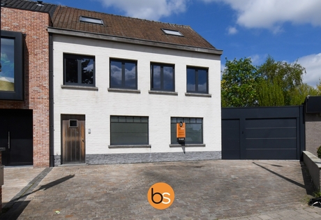 Zeer ruim gelijkvloers appartement met 2 slaapkamers en 2 ruime terrassen