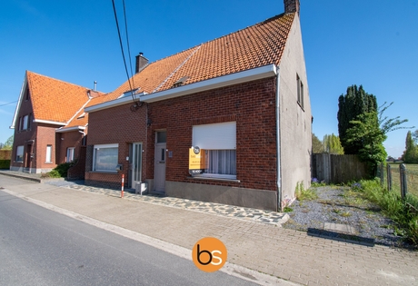 Te renoveren/ te slopen halfopen bebouwing op landelijke ligging