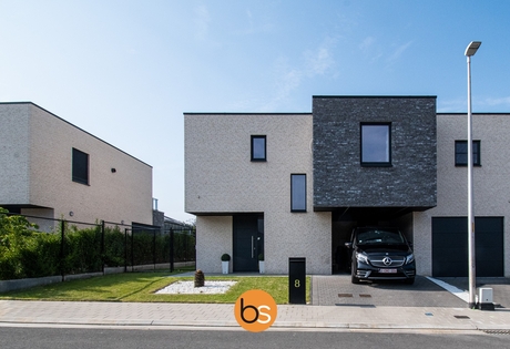 Zeer energiezuinige halfopen bebouwing met 3 ruime slaapkamers