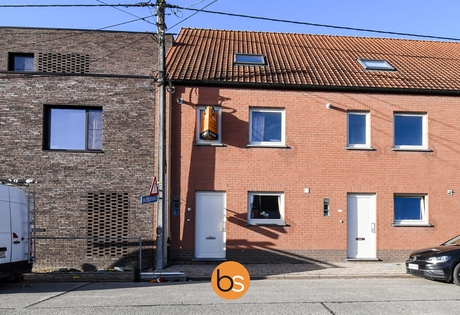 Rijwoning met 4 slaapkamers en garage op wandelafstand van het centrum van Sint-Katharina