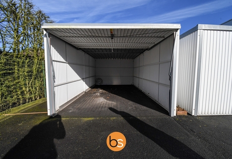 Ruime garage te huur in centrum van Sint-Eloois-Winkel