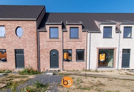 Zeer ruime nieuwbouwwoning met 3 ruime slaapkamers en garage