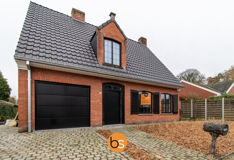 Volledig gerenoveerde alleenstaande villa in rustige woonwijk in Sint-Andries