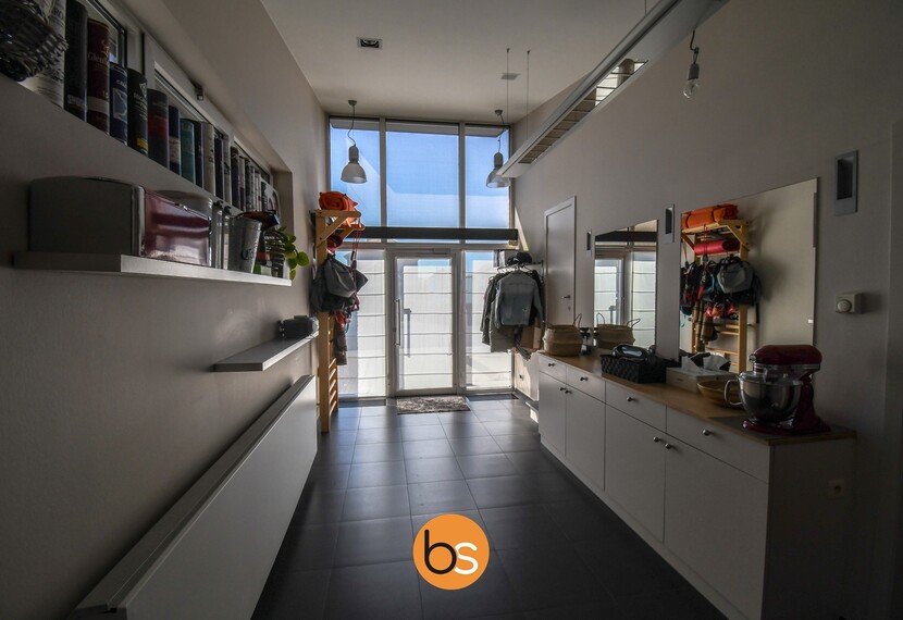 Kwalitatief afgewerkte halfopen bebouwing in rustige woonwijk