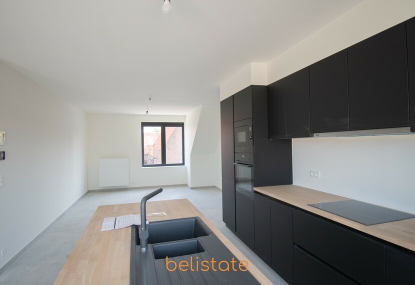 Gerenoveerd duplex appartement met 2 slaapkamers in het centrum van Kortrijk