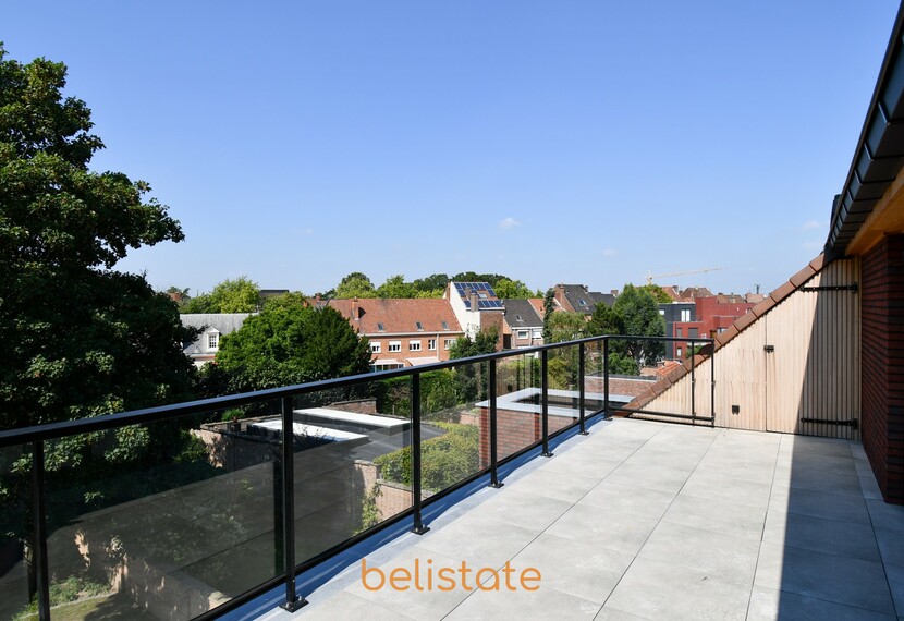 Gerenoveerd duplex appartement met 2 slaapkamers in het centrum van Kortrijk