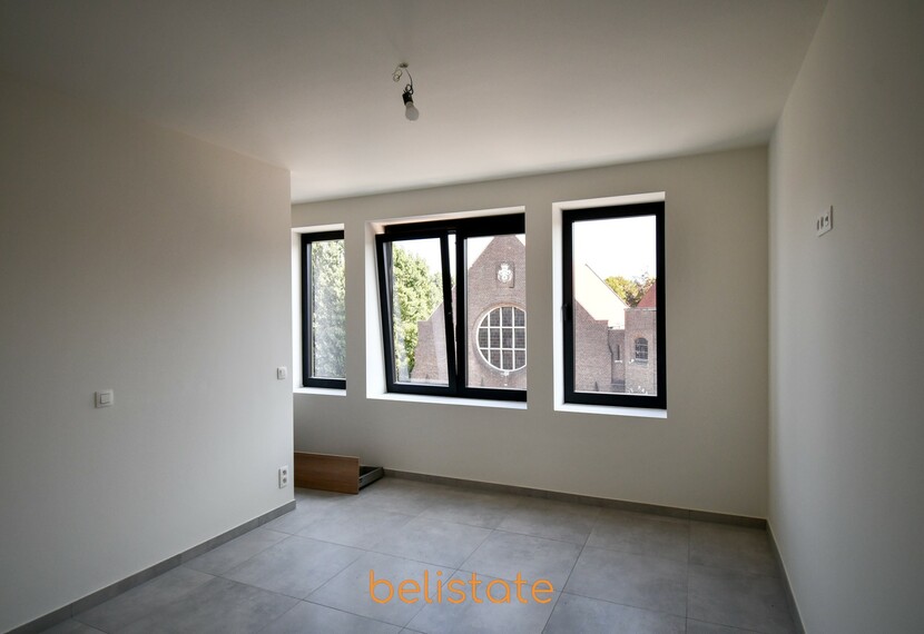 Gerenoveerd duplex appartement met 2 slaapkamers in het centrum van Kortrijk