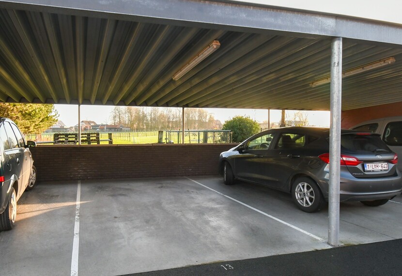 Carport te huur nabij het centrum van Sint-Eloois-Winkel