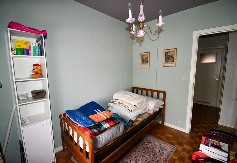 Ruime halfopen bebouwing te koop in rustige wijk in het centrum van Bissegem