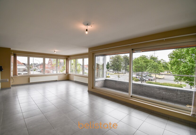 Zeer ruim, lichtrijk appartement met 3 terrassen, 2 slaapkamers en een ruime garage