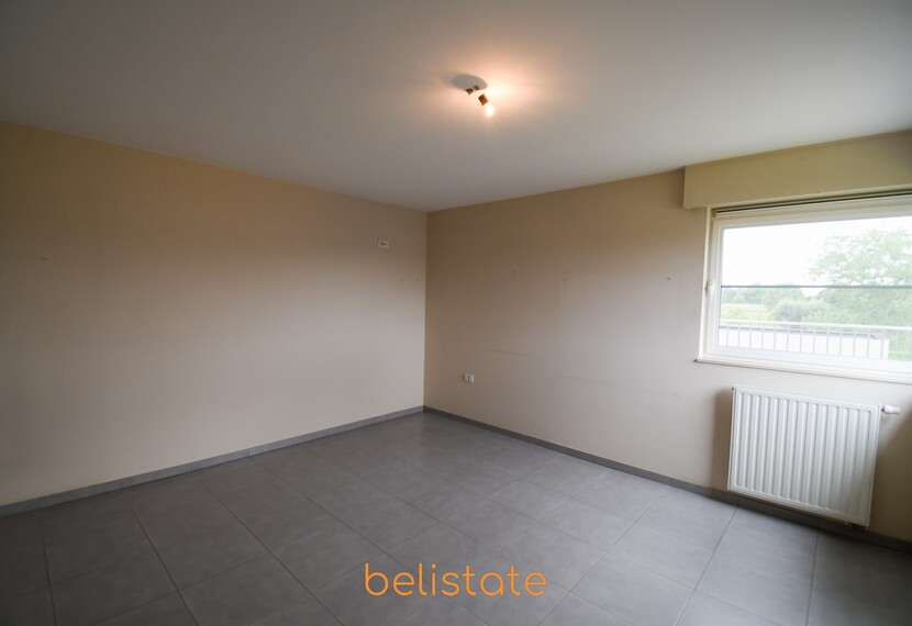 Zeer ruim, lichtrijk appartement met 3 terrassen, 2 slaapkamers en een ruime garage