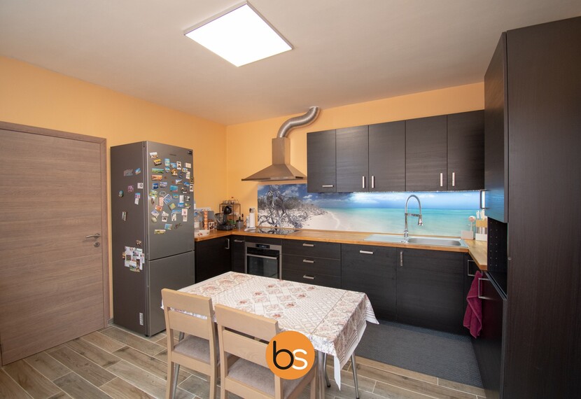 Volledig gerenoveerde woning met 4 slaapkamers en polyvalente ruimte in het centrum van Rollegem-Kapelle