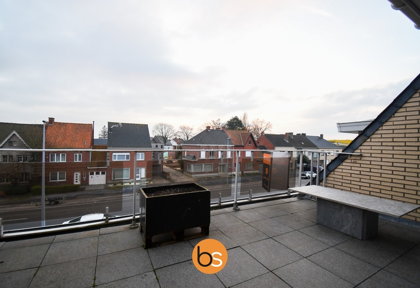 Dakappartement met twee slaapkamers, ruim terras en garage