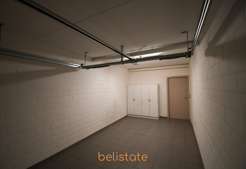 Ruim, instapklaar appartement met twee slaapkamers en terras nabij de Grote Markt te Roeselare