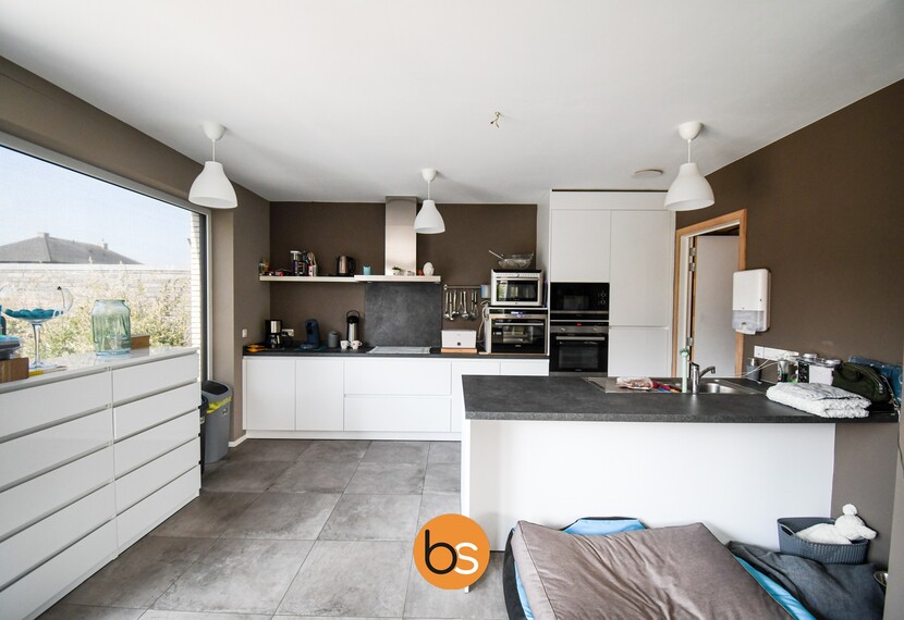 Zeer energiezuinige halfopen bebouwing met 3 ruime slaapkamers