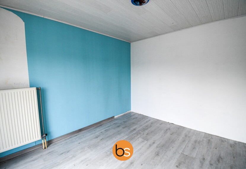 Ruime, centraal gelegen woning met 3 slaapkamers, bureel en ingerichte zolder