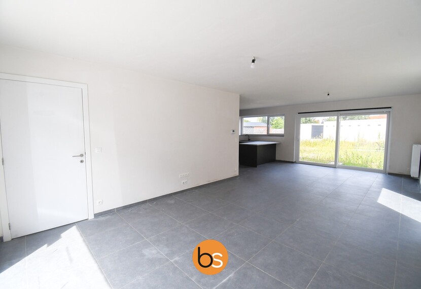 Zeer ruime nieuwbouwwoning in het centum van Sint-Eloois-Winkel