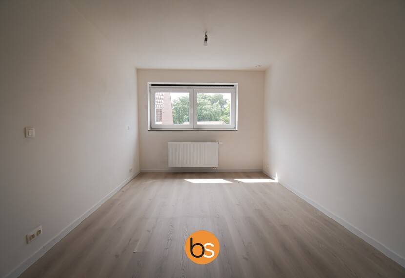 Zeer ruime nieuwbouwwoning in het centum van Sint-Eloois-Winkel