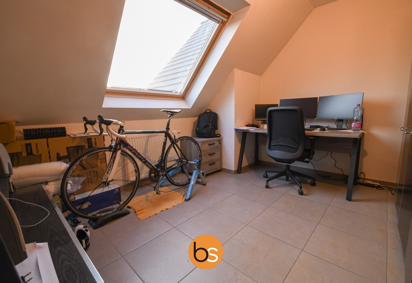 Zeer ruime duplexappartement met garage