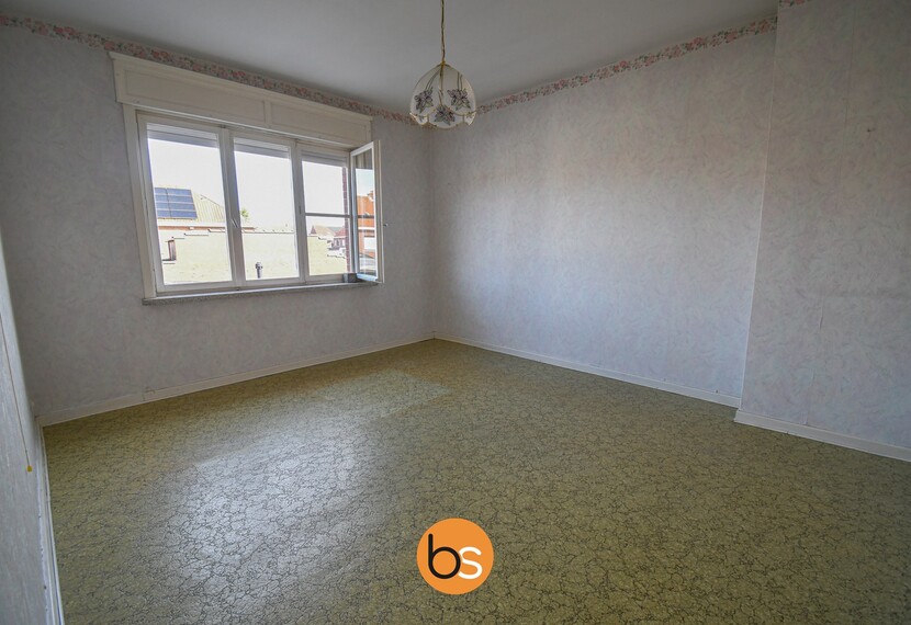 Rijwoning met garage en uitweg achteraan