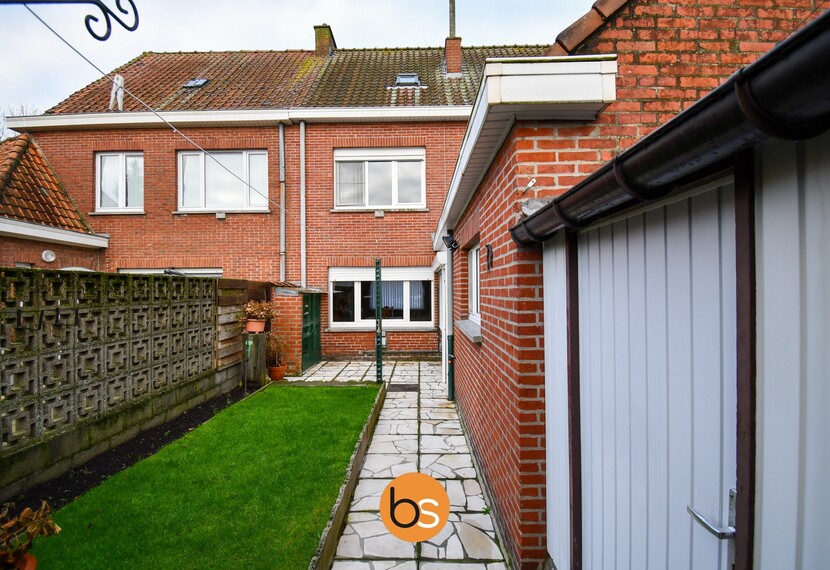 Op te frissen woning te koop in Aalbeke